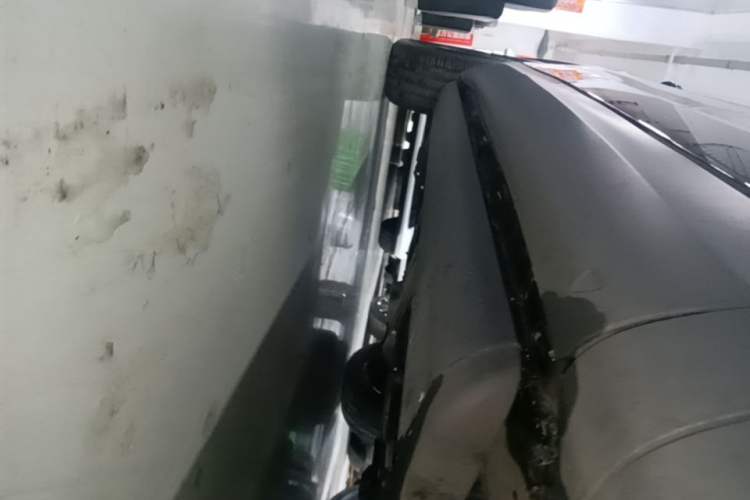 Used Volkswagen Tavendor 2023 330TSI Luxury Touring Edition Right Side Sill