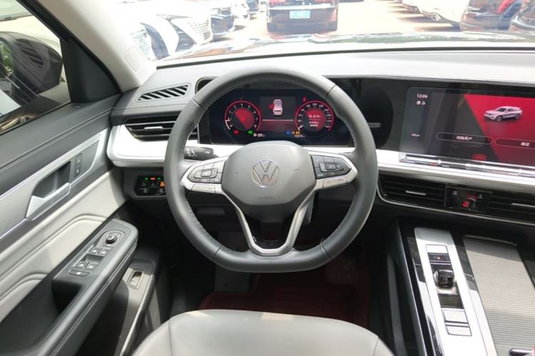 Used Volkswagen Tavendor 2023 330TSI Luxury Touring Edition Steering Wheel