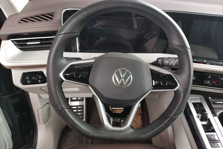 Used Volkswagen Tavendor 2023 380TSI Four-Wheel Drive R-Line Cruise Edition Steering Wheel