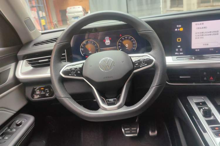 Used Volkswagen Tavendor 2023 380TSI Four-Wheel Drive R-Line First Edition Steering Wheel