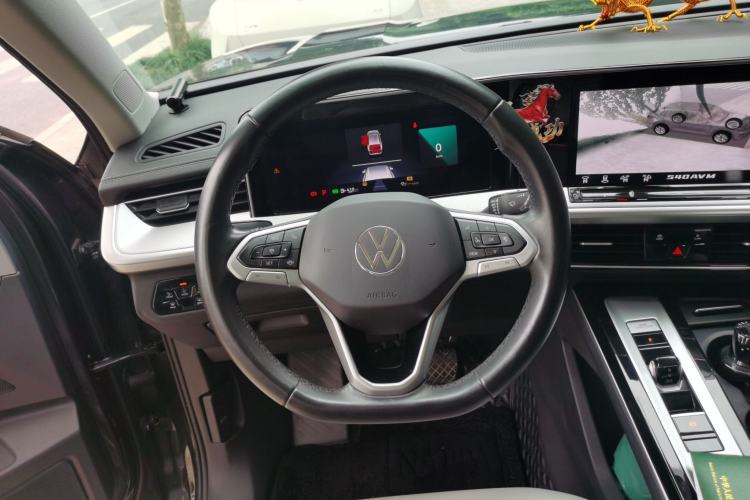 Used Volkswagen Tavendor 2023 330TSI Luxury Touring Edition Steering Wheel