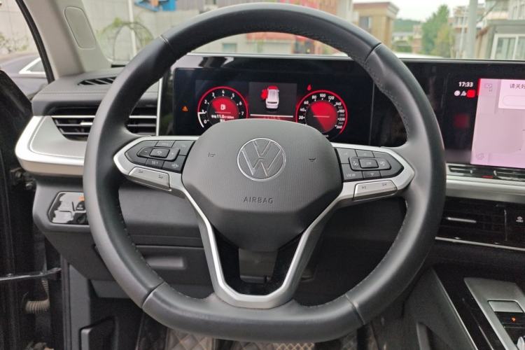 Used Volkswagen Tavendor 2023 330TSI Luxury Touring Edition Steering Wheel