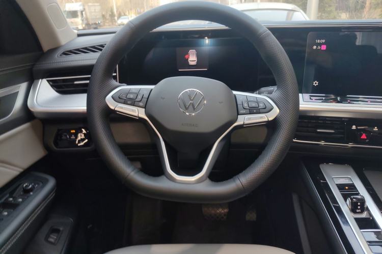Used Volkswagen Tavendor 2023 330TSI Luxury Touring Edition Steering Wheel