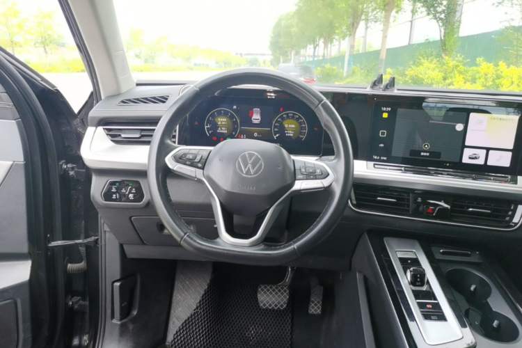 Used Volkswagen Tavendor 2023 330TSI Luxury Touring Edition Steering Wheel