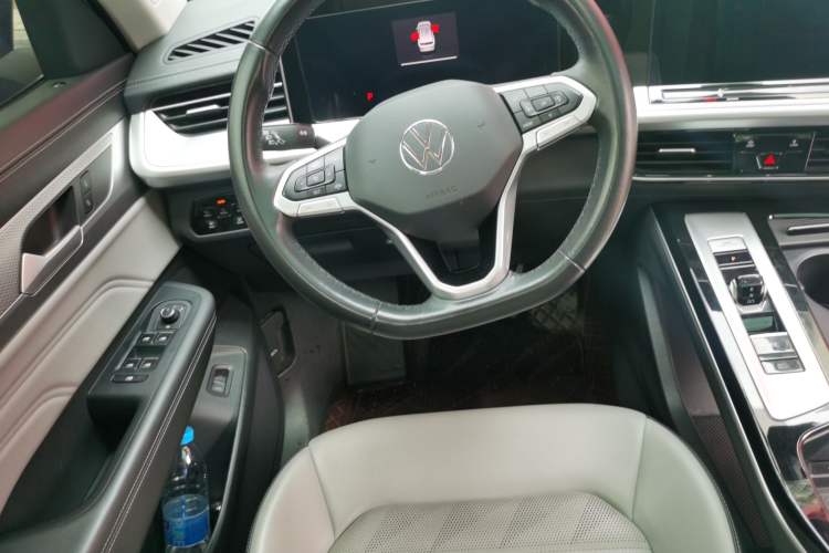 Used Volkswagen Tavendor 2023 330TSI Luxury Touring Edition Steering Wheel
