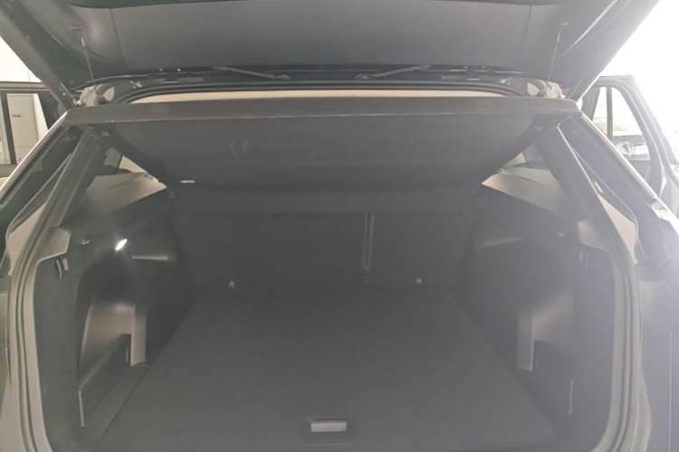 Used Volkswagen Tavendor 2023 380TSI Four-Wheel Drive R-Line Cruise Edition Trunk