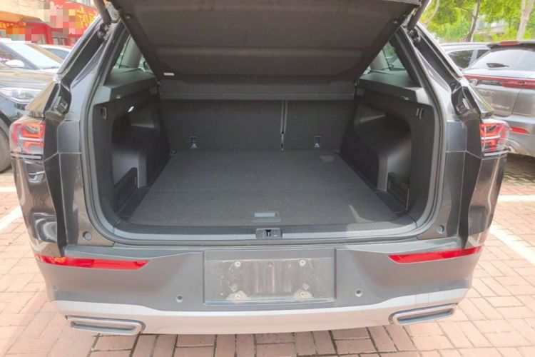 Used Volkswagen Tavendor 2023 330TSI Luxury Touring Edition Trunk
