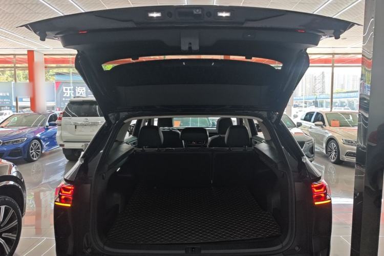 Used Volkswagen Tavendor 2023 330TSI Luxury Touring Edition Trunk