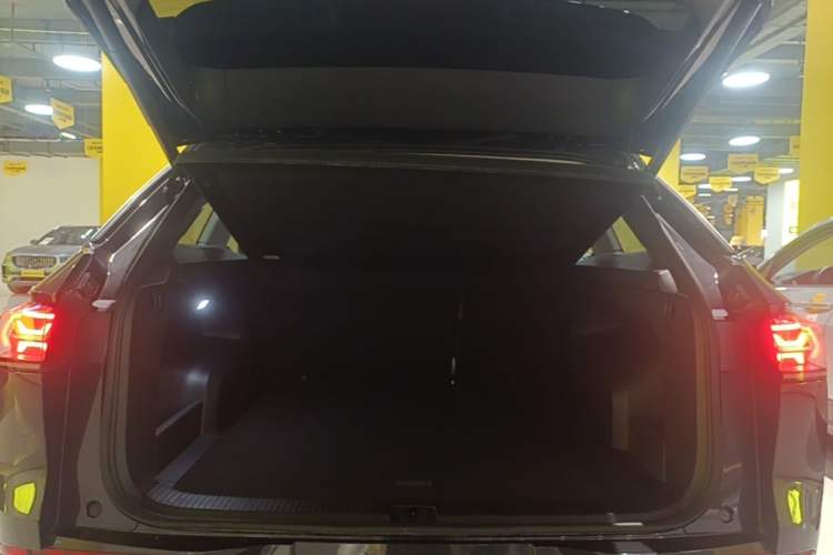 Used Volkswagen Tavendor 2023 380TSI Four-Wheel Drive R-Line Cruise Edition Trunk