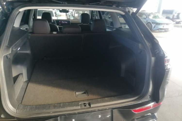 Used Volkswagen Tavendor 2023 380TSI Four-Wheel Drive R-Line Cruise Edition Trunk
