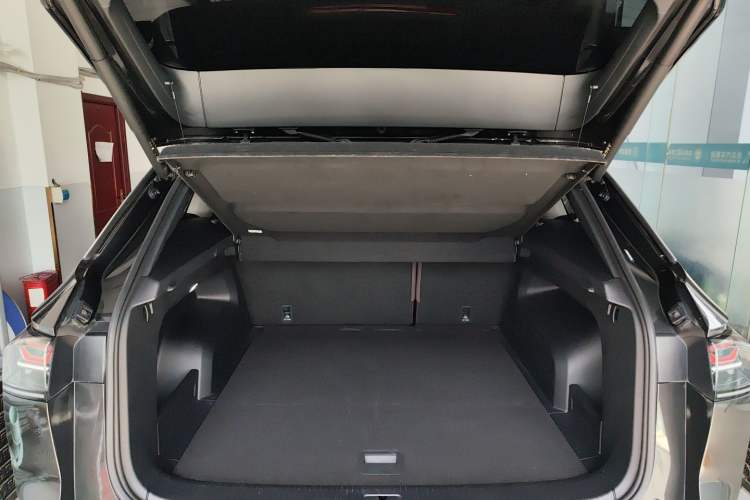Used Volkswagen Tavendor 2023 380TSI Four-Wheel Drive R-Line Cruise Edition Trunk