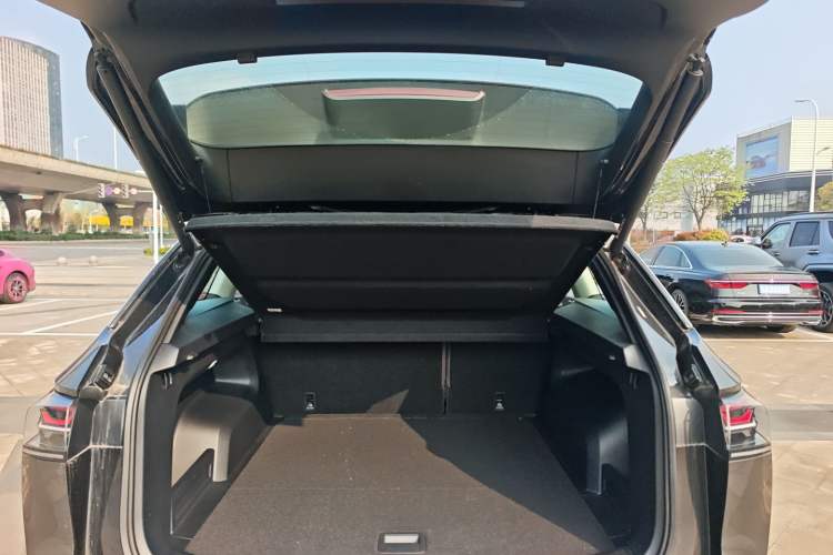 Used Volkswagen Tavendor 2023 380TSI Four-Wheel Drive R-Line Cruise Edition Trunk