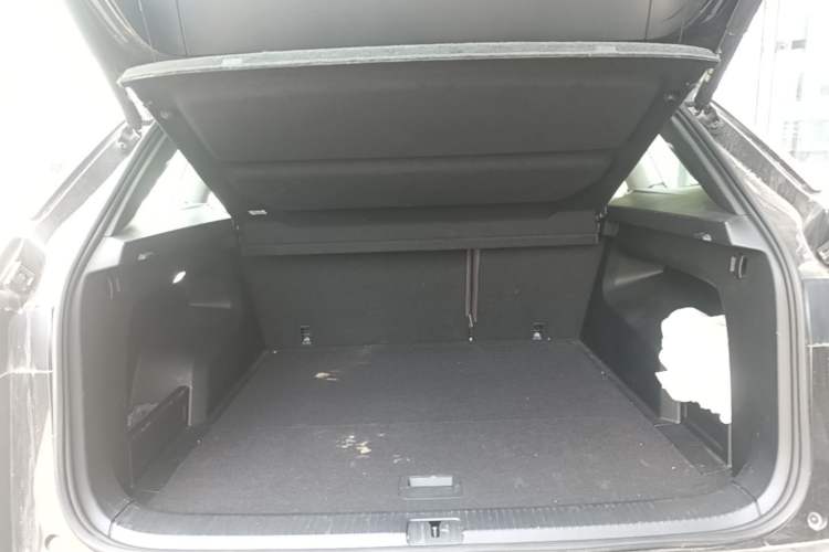 Used Volkswagen Tavendor 2023 380TSI Four-Wheel Drive R-Line Cruise Edition Trunk