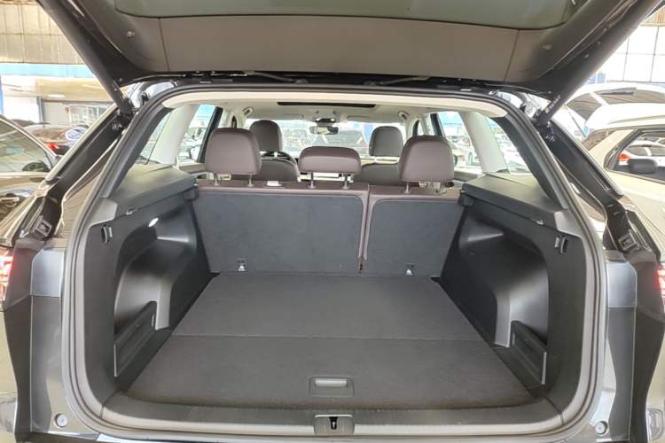 Used Volkswagen Tavendor 2023 380TSI Four-Wheel Drive R-Line Cruise Edition Trunk