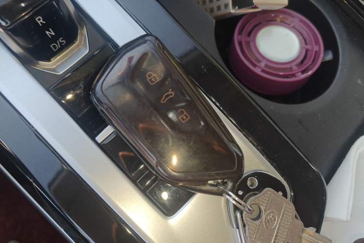 Used Volkswagen Tavendor 2023 330TSI Luxury Touring Edition Vehicle Key