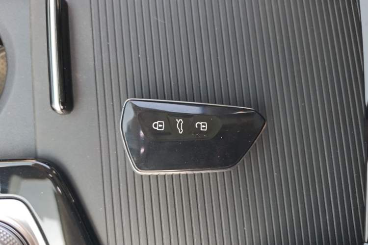 Used Volkswagen Tavendor 2023 380TSI Four-Wheel Drive R-Line Cruise Edition Vehicle Key