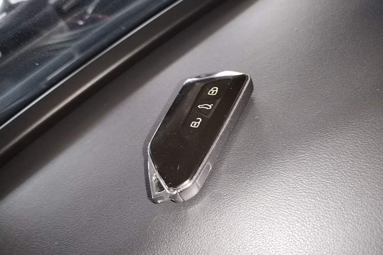 Used Volkswagen Tavendor 2023 330TSI Luxury Touring Edition Vehicle Key