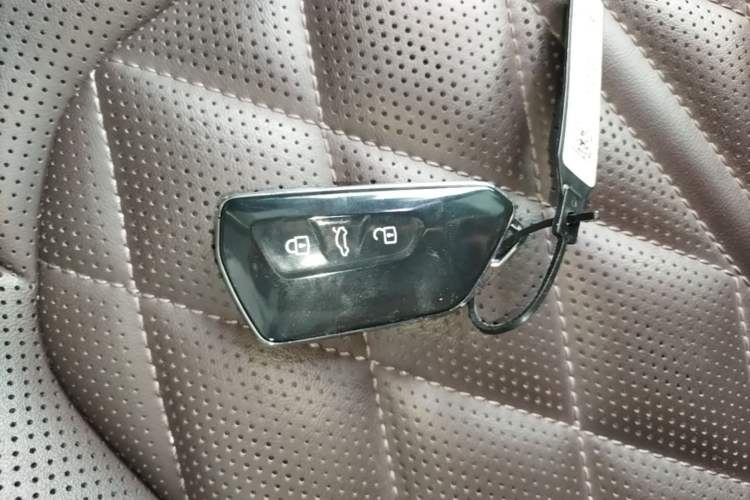 Used Volkswagen Tavendor 2023 380TSI Four-Wheel Drive R-Line Cruise Edition Vehicle Key