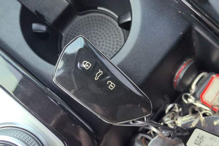 Used Volkswagen Tavendor 2023 380TSI Four-Wheel Drive R-Line Cruise Edition Vehicle Key