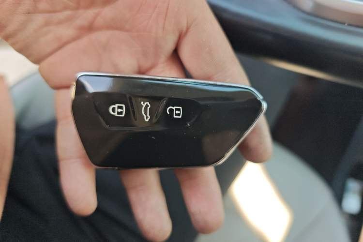 Used Volkswagen Tavendor 2023 330TSI Luxury Touring Edition Vehicle Key