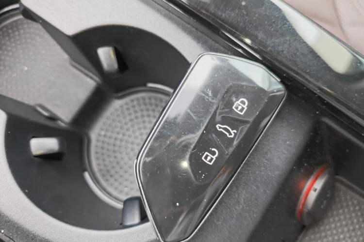 Used Volkswagen Tavendor 2023 380TSI Four-Wheel Drive R-Line Cruise Edition Vehicle Key