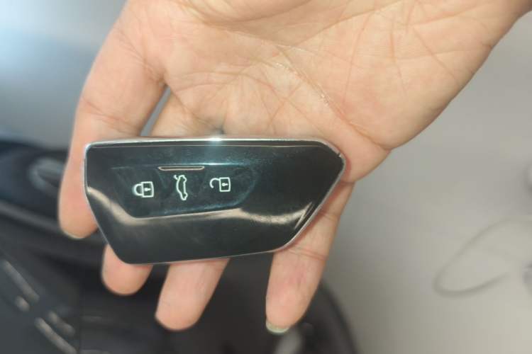 Used Volkswagen Tavendor 2023 380TSI Four-Wheel Drive R-Line Cruise Edition Vehicle Key