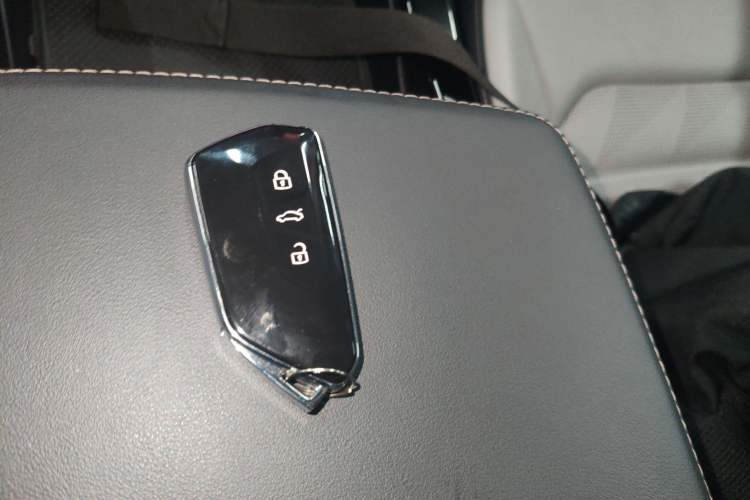 Used Volkswagen Tavendor 2023 330TSI Luxury Touring Edition Vehicle Key