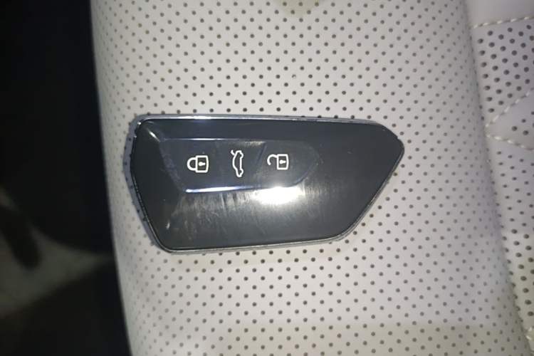 Used Volkswagen Tavendor 2023 380TSI Four-Wheel Drive R-Line Cruise Edition Vehicle Key