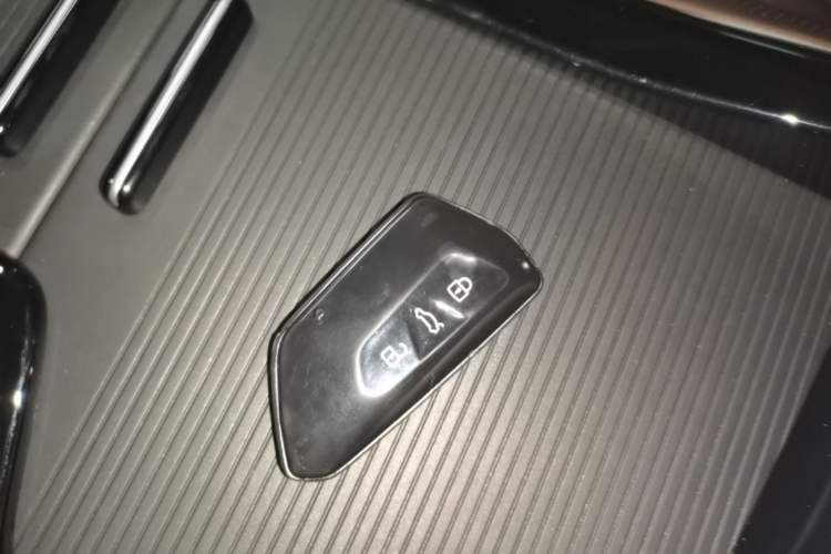 Used Volkswagen Tavendor 2023 380TSI Four-Wheel Drive R-Line Cruise Edition Vehicle Key