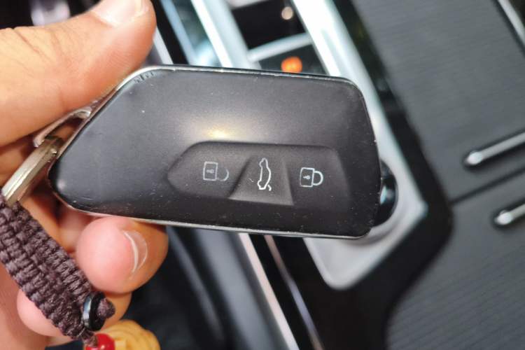 Used Volkswagen Tavendor 2023 380TSI Four-Wheel Drive R-Line Cruise Edition Vehicle Key