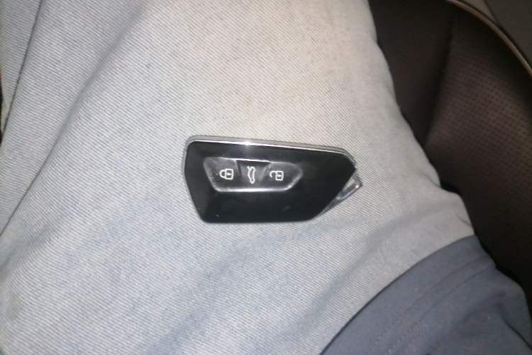 Used Volkswagen Tavendor 2023 380TSI Four-Wheel Drive R-Line Cruise Edition Vehicle Key