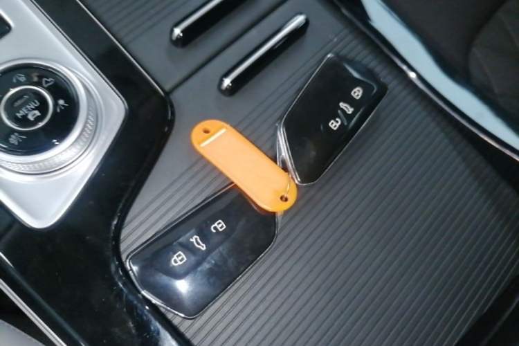 Used Volkswagen Tavendor 2023 380TSI Four-Wheel Drive R-Line Cruise Edition Vehicle Key