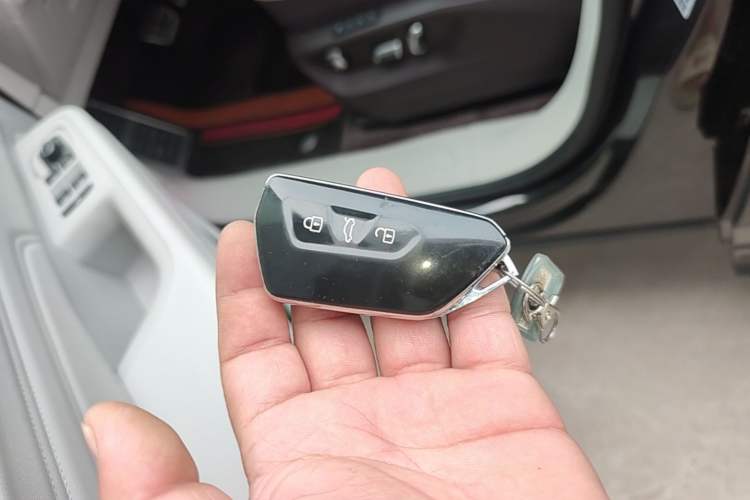 Used Volkswagen Tavendor 2023 380TSI Four-Wheel Drive R-Line Cruise Edition Vehicle Key