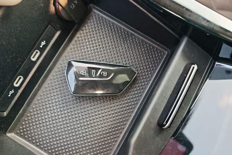 Used Volkswagen Tavendor 2023 380TSI Four-Wheel Drive R-Line Cruise Edition Vehicle Key