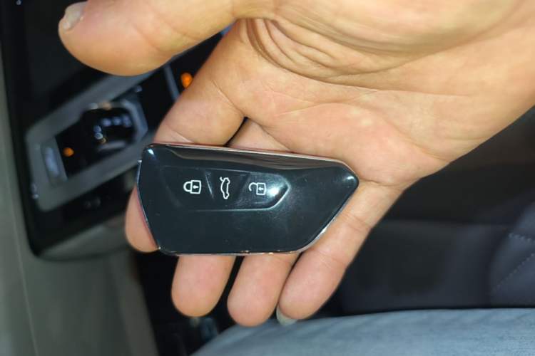 Used Volkswagen Tavendor 2023 380TSI Four-Wheel Drive R-Line Cruise Edition Vehicle Key