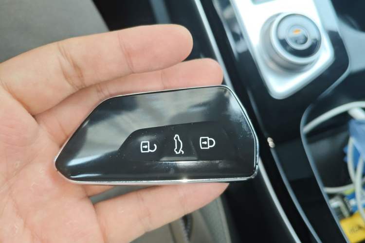 Used Volkswagen Tavendor 2023 380TSI Four-Wheel Drive R-Line Cruise Edition Vehicle Key