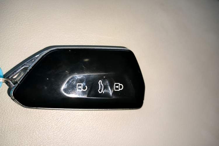 Used Volkswagen Tavendor 2023 380TSI Four-Wheel Drive R-Line Cruise Edition Vehicle Key