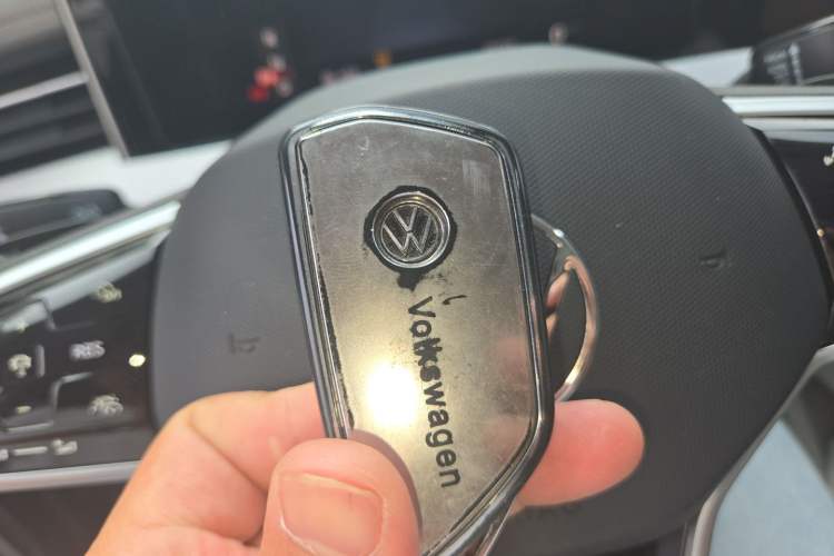 Used Volkswagen Tavendor 2023 380TSI Four-Wheel Drive R-Line Cruise Edition Vehicle Key