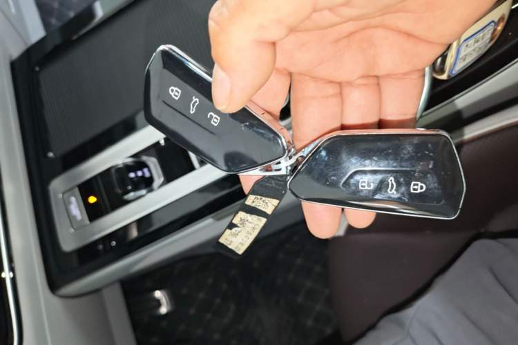 Used Volkswagen Tavendor 2023 380TSI Four-Wheel Drive R-Line Cruise Edition Vehicle Key