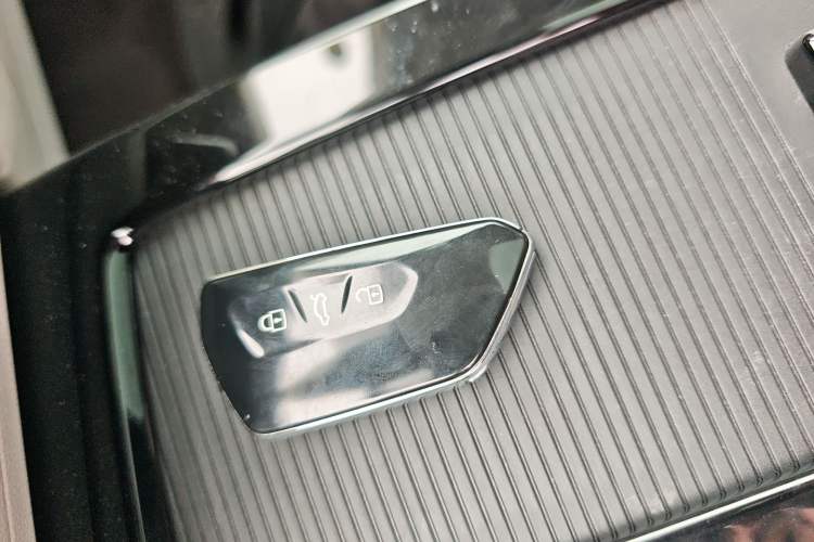 Used Volkswagen Tavendor 2023 380TSI Four-Wheel Drive R-Line Cruise Edition Vehicle Key