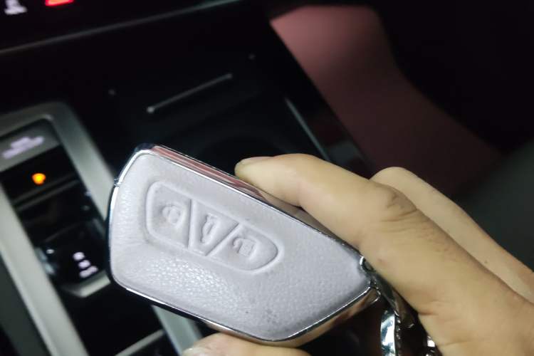 Used Volkswagen Tavendor 2023 380TSI Four-Wheel Drive R-Line First Edition Vehicle Key