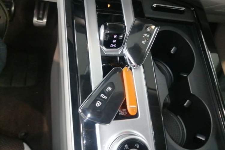 Used Volkswagen Tavendor 2023 380TSI Four-Wheel Drive R-Line Cruise Edition Vehicle Key