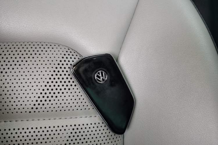 Used Volkswagen Tavendor 2023 330TSI Luxury Touring Edition Vehicle Key