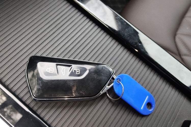 Used Volkswagen Tavendor 2023 380TSI Four-Wheel Drive R-Line Cruise Edition Vehicle Key