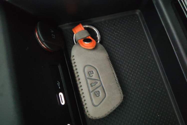 Used Volkswagen Tavendor 2023 380TSI Four-Wheel Drive R-Line Cruise Edition Vehicle Key