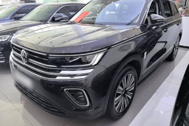 Used Volkswagen Tavendor 2023 330TSI Luxury Touring Edition