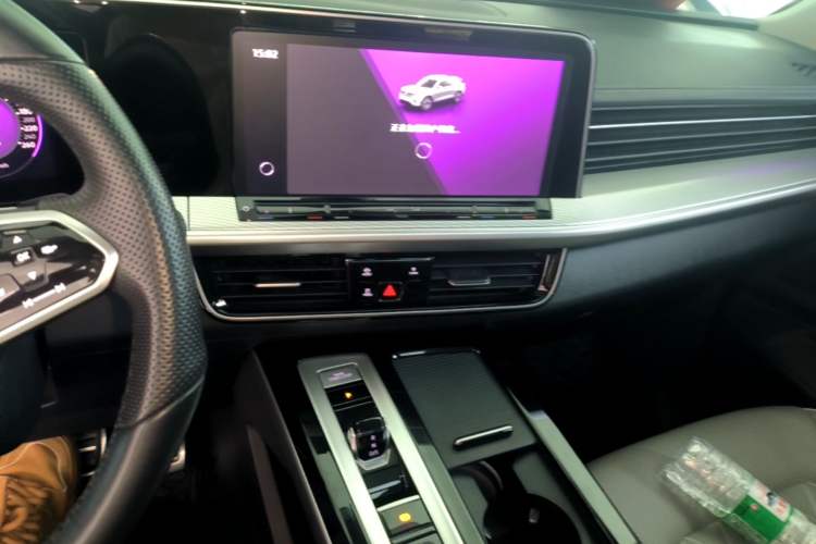Used Volkswagen Tavendor 2023 380TSI Four-Wheel Drive R-Line Cruise Edition Audio And AC Panel