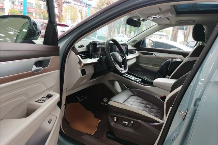 Used Volkswagen Tavendor 2023 380TSI Four-Wheel Drive R-Line First Edition Driver Seat