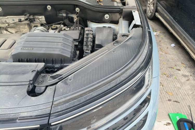 Used Volkswagen Tavendor 2023 380TSI Four-Wheel Drive R-Line Cruise Edition Engine Bay Left