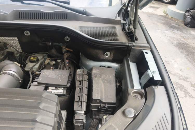 Used Volkswagen Tavendor 2023 380TSI Four-Wheel Drive R-Line First Edition Engine Bay Left
